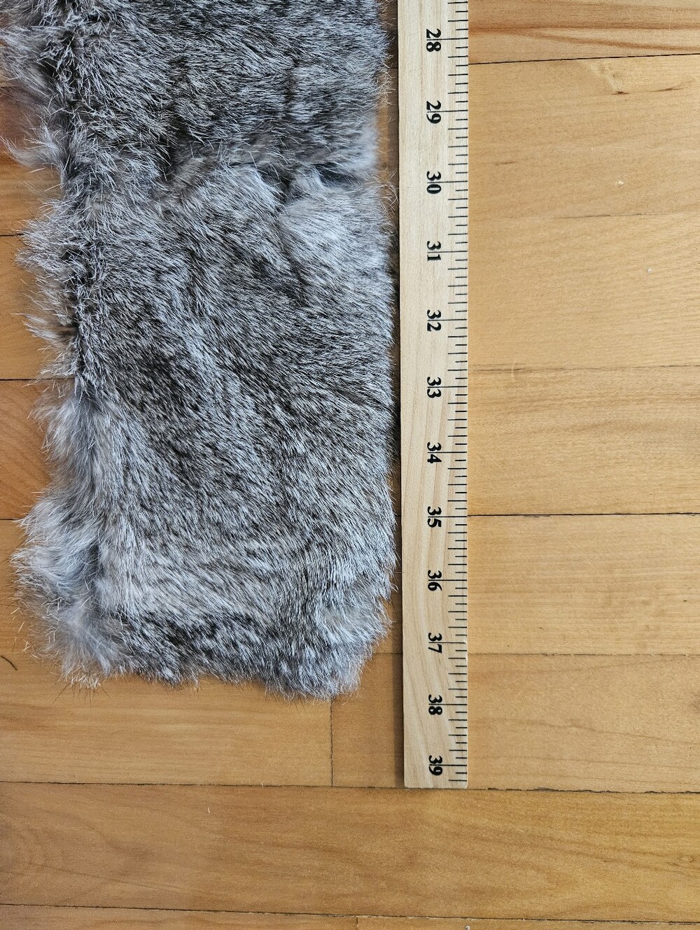 Exquisitely Soft Silver-Grey Real Fur Scarf Approx 38" Long x 5.5" Wide - Picture 11 of 16